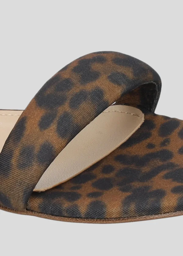 AMY FLATS