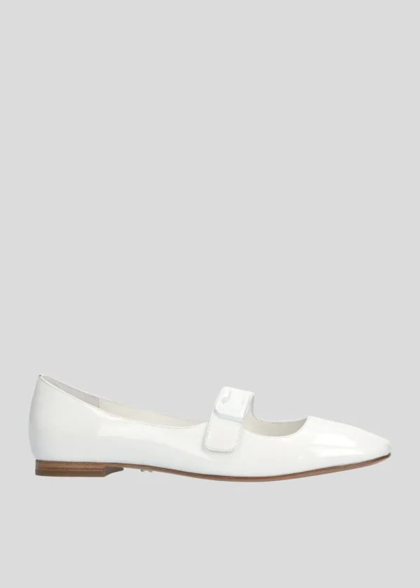LOLA FLAT