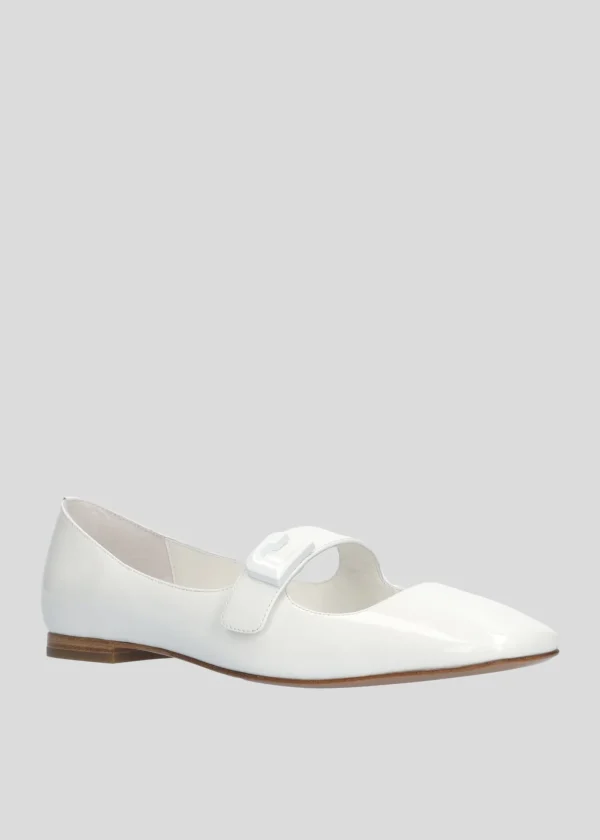 LOLA FLAT